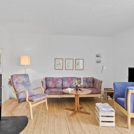 Prázdninový dům 3 Bedroom Awesome In *